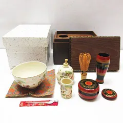 茶道具セット 茶箱 松葉 茶碗 棗 茶筅 蓋置 振出他 太独楽塗 昌山作 金彩 木箱 保管品 現状品 D084Z