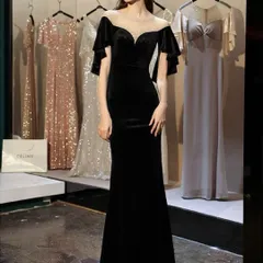 シンプルオシャレなデザインのストーン付き ベロアロングドレス