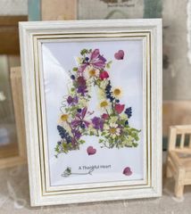 押し花アート　インテリアアート　アルファベット　A Thankful Heart 簡易額付き　アルファベット　A  お花の雑貨　フラワー　プレゼント　ギフト　トレフルブラン押し花