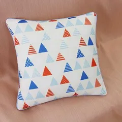 【クッションカバー】 角型　三角　幾何学模様　ブルー　レッド　45cm×45cm