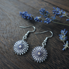 野の花のピアス（紫） イヤリング / ピアス / ノンホールピアス