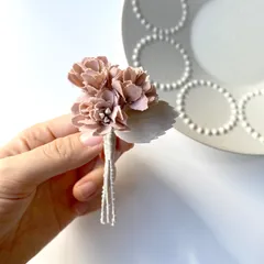 【一点もの】ピンクベージュの八重桜❤︎ 布花ブローチ　一点物　フォーマルコーデ　卒園式　卒業式　入園式　入学式　母の日　コサージュ　オケージョン　北欧風　ナチュラル　小ぶり　シンプル　大人　子供　サクラ