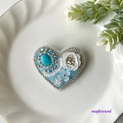 涼感あふれる　ターコイズ　ブルー　ハート　ブローチ