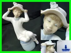 美品　LIADRO リヤドロ 帽子をかぶった前かがみの少女　希少 楽天市場】リヤドロ 麦わら帽子をかぶった好奇心旺盛な女の子