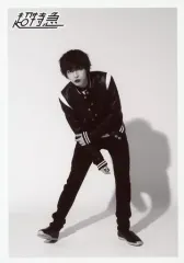 【中古】生写真(男性) 超特急/タカシ(松尾太陽)/全身・モノクロ・衣装黒・左手右腕・前屈み・背景白/「BULLET TRAIN Arena Tour 2018 GOLDEN EPOCH」大阪12/26公演限定 生写真セット第64弾