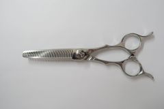 Cランク【ナルトシザー naruto scissors】 二梳きエアロラインS29 セニング 美容師・理容師 5.6インチ 右利き 【中古】:H-7823