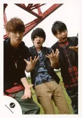【中古】生写真(ジャニーズ) 関西ジャニーズJr./西畑大吾・大西流星・向井康二/膝上・衣装黒赤グレー・両手パー・口開け/松竹8月公演「少年たち」パンフ＆グッズ撮影オフショット/公式生写真