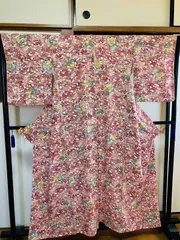 着物 小紋 正絹 / 赤色系 / 松竹梅 家 / 身丈約153.5cm 裄丈約64.5cm 袖幅約52cm 後幅29.5cm 前幅22.5cm TCS着物 W18