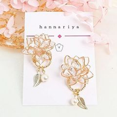 新作✨ダリアぷっくり透明花びら🌸イヤリングorピアス アレルギー対応オーダー可