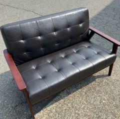 ソファ　二人掛け　昭和レトロ　クッション付き　ブラック　黒　オシャレ家具　おしゃれ　お洒落　2人掛け　ソファー　レザー調　家具　インテリア【倉庫前引き取り限定価格】【配送の場合は購入前にご相談下さい‼️】【名古屋中川区】