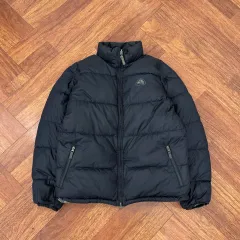 11287 NIKE ACG ワンポイント ダウンジャケット 黒色 11287 NIKE ACG ワンポイント ダウンジャケット 黒色