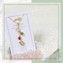♢リスと木の実ネックレス♢ 天然石 : ペリドット 匿名配送