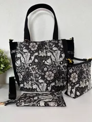 【裁縫ストア・ボヌール】大人かわいい　ウィリアムモリス　モダファブリックス　丸底トートバック　サイドポケット付き　ポーチ　メガネケース　ポケットいっぱい　ショルダーバッグ　ハンドバッグ　ハンドメイド　ショルダーストラップ付き　ゴージャス / №500-347