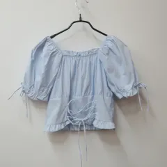 ライトブルー フリル シャーリング オフショルダー クロップド ブラウス