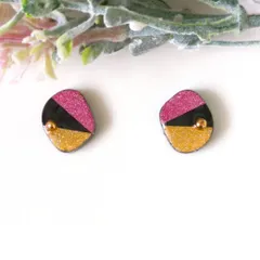 no.236　レジン　宝石型　左右非対称　キラキラ　ピンク　黄色　ピアス　イヤリング  ハンドメイド