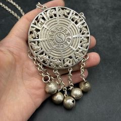 金銅彫金連馬鈴 対 】 江戸時代 菊花形魚子地寿字文 - メルカリ