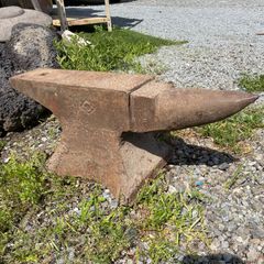 ♭ 引取歓迎山梨 アンビル 鉄床 金床 角付き 四角&丸穴あり 全長69cm