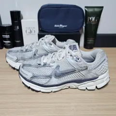 2025年最新】nike zoom vomero 5 24の人気アイテム - メルカリ