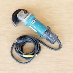 新潟発 makita ディスクグラインダ 9530BL 中古 動作確認済 鉄鋼 ステンレス 切断 研磨 研削 バリ取り サビ取り 電動工具 加工 マキタ