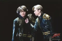 【中古】生写真(ジャニーズ) ジャニーズ/堂本光一・佐藤勝利/ライブフォト・横型・2Lサイズ/「Endless SHOCK / Endless SHOCK -Eternal-」ステージフォト