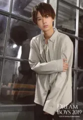 【中古】生写真(ジャニーズ) HiHi Jets/井上瑞稀/膝上・衣装ベージュ・右手左腕/「DREAM BOYS 2019」オリジナルフォト