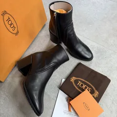 イタリア製 TOD'Sトッズ レザー 黒ゴールド光沢本革レザーショート