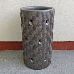 傘立て 陶器 信楽焼 唐草透し彫 (かすみ釉) 傘立 - メルカリ