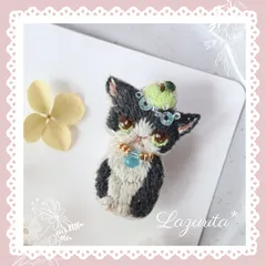 猫刺繍　イカミミ隊白黒猫ちゃんブローチ　グリーンアップル