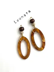 2475ウッドビーズピアス べっ甲カラーアクリルチャームの軽い大ぶりピアス 高品質樹脂ピアス