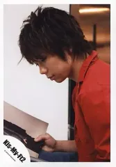 【中古】生写真(ジャニーズ) Kis-My-Ft2/北山宏光/衣装赤・座り・雑誌・目線下/公式生写真