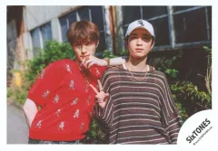 【中古】生写真(STARTO) SixTONES/ジェシー・田中樹/横型・上半身/シングル「GONG/ここに帰ってきて」MV＆ジャケ写オフショット/公式生写真