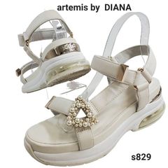 プラスダイアナ　厚底　パール付きサンダル　バックルエアクッション　24