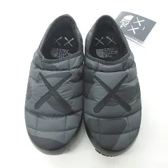ザノースフェイス THE NORTH FACE × カウズ KAWS THERMOBALL TRACTION MULE V KAWS Black Print サーモボール トラクション スリッポン ナイロン ファー フリース NF0A7W6J 黒 ブラック 2のサムネイル