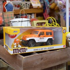 【m&ms】エムアンドエムズ オレンジ ダイキャストメタルカー フィギュア アメリカン雑貨 ガレージ レーシング 車 インテリア