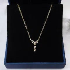 176N【高品質✨】小粒ダイヤ　V字ハート　揺れる　上品　ゴールド　ネックレス