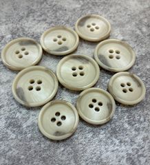 【中古】水牛調樹脂ボタンアイボリー4つ穴25㎜6個20㎜3個セット