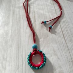 めがねホルダー　首掛けグラスホルダー　RED ネックレスペンダント　ターコイズビーズ　ハンドメイド