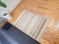 夏は涼しく冬は暖かい天然無染めラグ ガゼニラハット 肌触りが気持ちい　90x61cm　P90