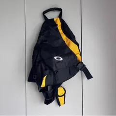 美品 OAKLEY ワンショルダーバッグ カーキ ミリタリー テック