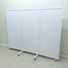 3連立式パーテーション ホワイト 衝立 間仕切り 折りたたみ キャスター シンプル パネル 目隠し 移動 事務 EG17560 中古オフィス家具