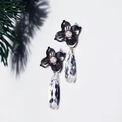 2way★黒蝶貝とトパーズ、水晶による花水木/ハナミズキのサージカルステンレスピアス　～Edwige