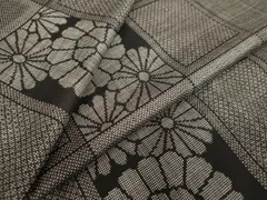 平和屋着物●本場大島紬　7マルキ　草花格子文　正絹　逸品　DAAW5058udのサムネイル