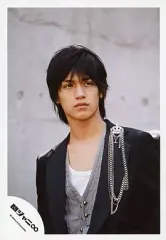 【中古】生写真(ジャニーズ) 関ジャニ∞/錦戸亮/上半身・ジャケット黒・目線右・背景壁/公式生写真