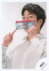 【中古】生写真(STARTO) WEST./重岡大毅/バストアップ/「WEST. 10th Anniversary LIVE TOUR AWARD」グッズオフショット/公式生写真