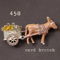 宝石を運ぶ荷馬車のブローチ　馬 ロバ レトロ ヴィンテージ調 キラキラ 大人 新品未使用 アンティーク調 動物 生き物 メンズ 男女兼用 お呼ばれ NerD
