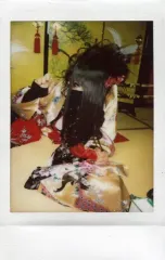 【中古】生写真(男性) AvelCain/楓-kaede-/全身・座り・衣装金赤・右手上げグー・着物/生チェキ