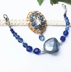 1099青とクリスタルの帯留と羽織紐