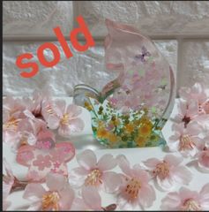 桜と蝶々　猫ちゃんのオブジェ(パワーストーン入り)