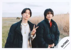 【中古】生写真(STARTO) SixTONES/田中樹・松村北斗/横型・上半身/シングル「音色」MV＆ジャケ写オフショット/公式生写真