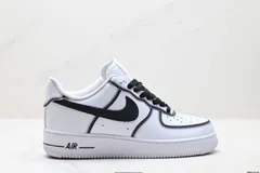 ナイキ NIKE AIR FORCE 1‘07 LV8
元型の型紙・原板を使用した正統派ロートップエアフォース 1 のデザイン